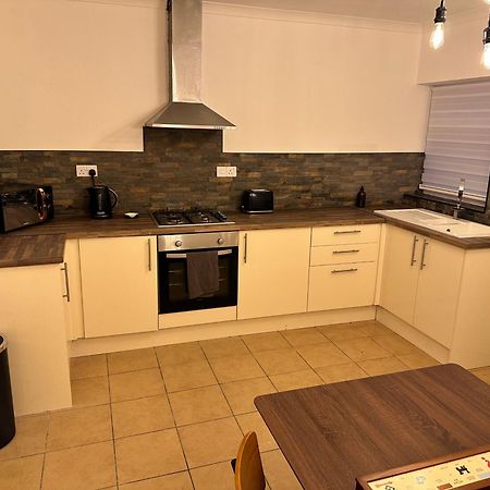 Stylish Miners Cottage, Treorchy, Rhondda Treorky Exterior photo